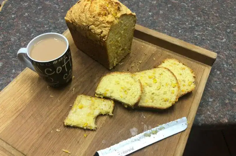 Warm cornbread with butter